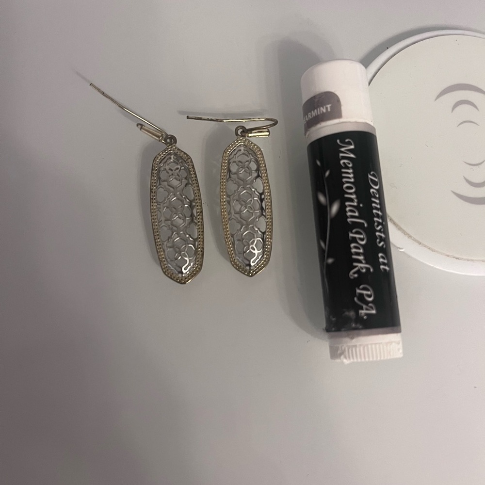 Kendra Scott mixed gold signature style earrings - Picture 3 of 3